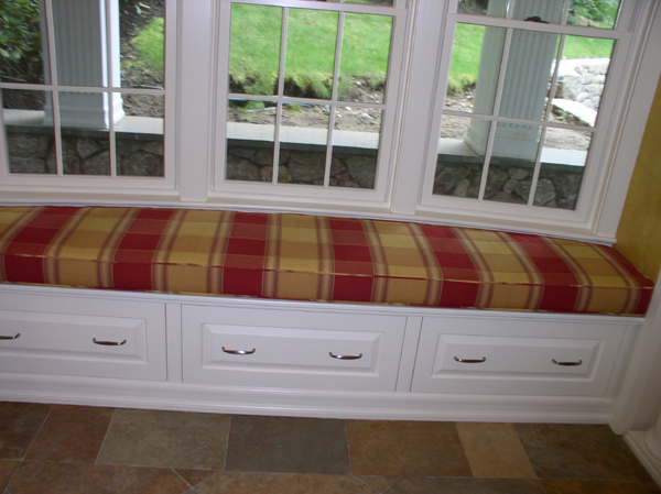 Customized windowseat design by HB Woodworking, Inc.